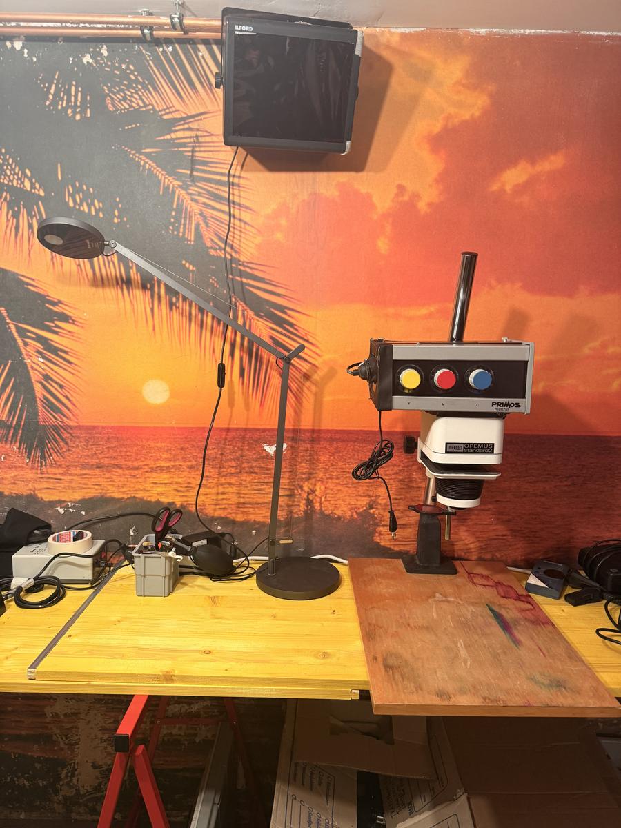 Blick ins Fotolabor — Dunkelkammer im Studio Siebzehntausend